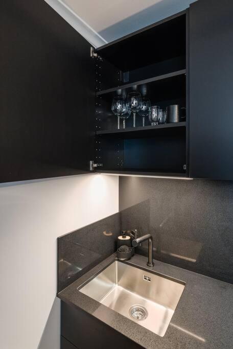 Stylish Near Old Town Huoneisto *