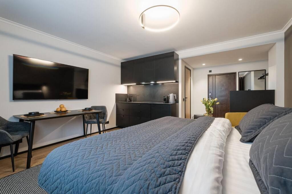 Stylish Near Old Town Huoneisto
