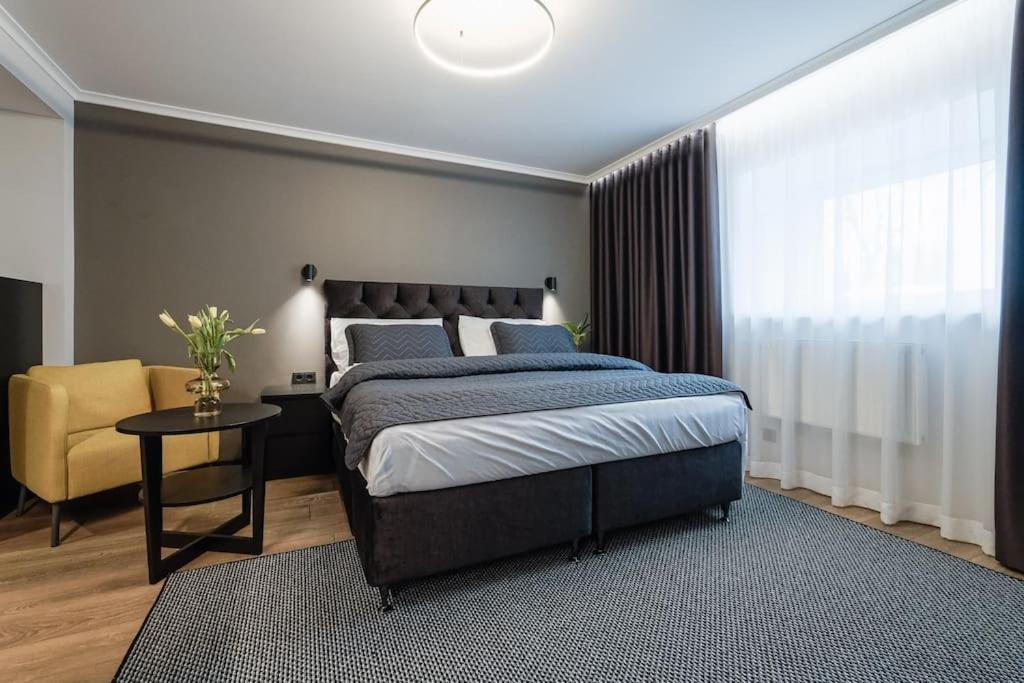 Huoneisto Stylish Near Old Town *